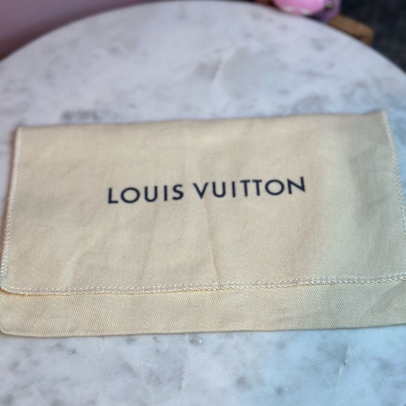 Louis Vuitton Cream Envelope Carte de Visite Monogram Vernis Wallet - Picture 15 of 15